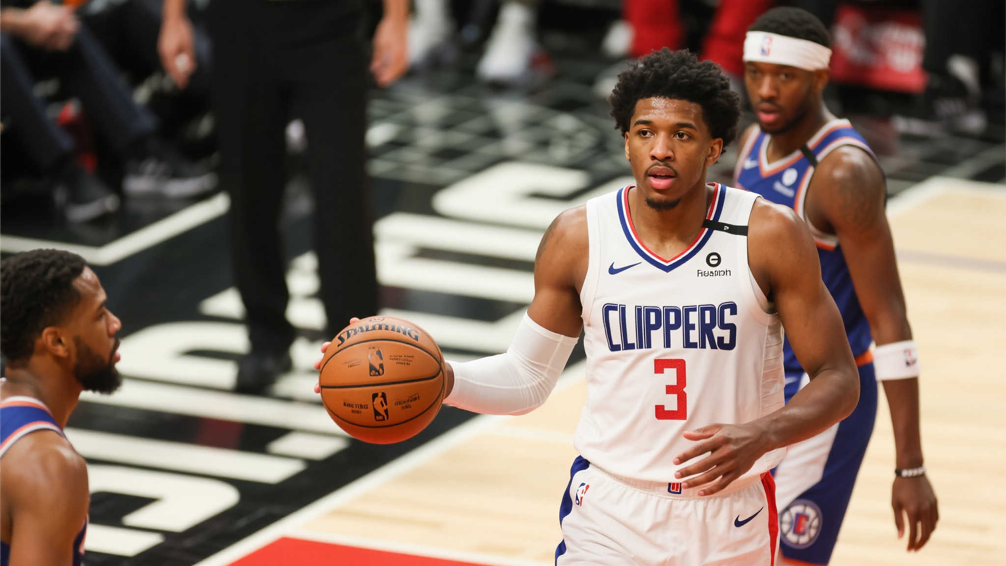 内史密斯表现低迷,犯满离场仅得3分贡献防守数据 在篮球比赛中,球员的赛场表现往往通过数据展现。然而