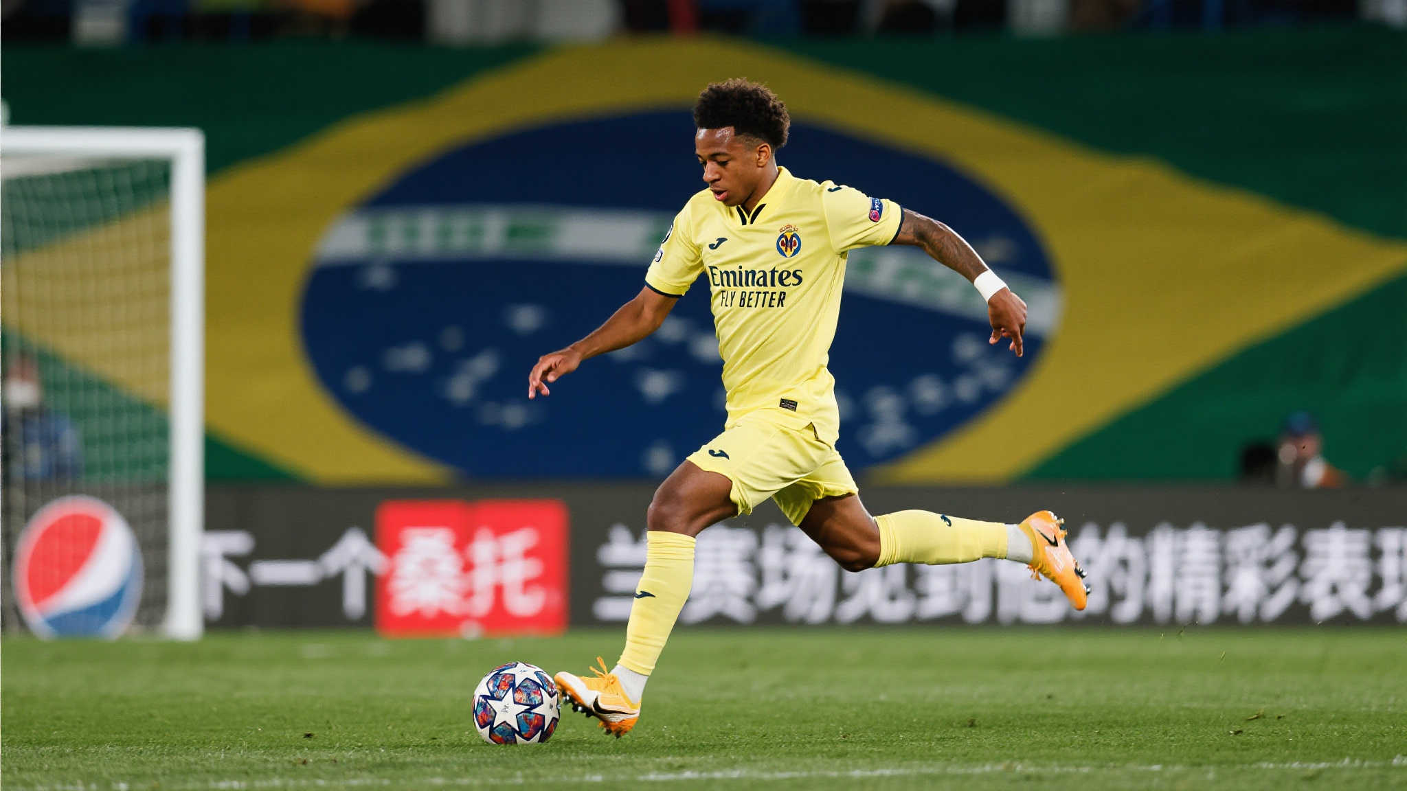 近年来，在全球足坛范围内，不断涌现出像维尼修斯、罗